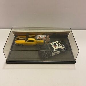 JADA 2006 SNAP SHOTS 2 CAR DIORAMA  67 SHELBY GT 500  65 FORD MUSTANG